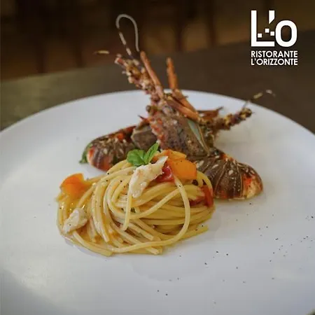 Ristorante L'orizzonte Отель Ле-Кастелла