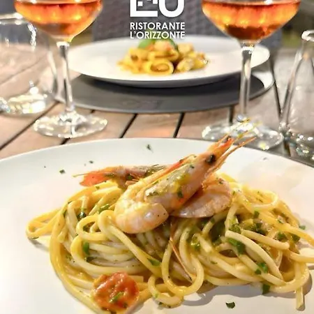 Отель Ristorante L'orizzonte Ле-Кастелла